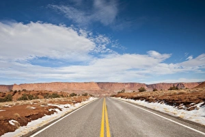 USA, Utah, Torrey. Capitol Reef National Park, Rt. 24, winter
