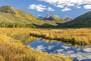 Images Dated 18th September 2015: USA, Utah, Wasatch Cache National Forest. Mountain and river landscape. Credit as