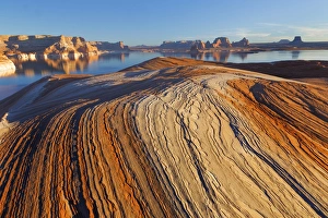 Images Dated 6th November 2013: USA, Utah. Weathering Pit Ridge at Lake Powell