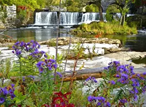 Images Dated 2nd October 2007: USA, Vermont, Middlebury. Middlebury Falls pours into Otter Creek in the heart of Middlebury
