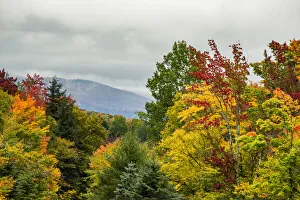 Images Dated 18th October 2021: USA, Vermont, New England, Stowe Mt. Mansfield parking lot view with fog on mountains