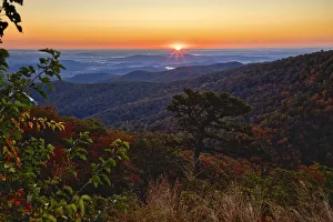 Images Dated 21st June 2021: USA, Virginia, Shenandoah National Park, Sunrise along Skyline Drive in the Fall
