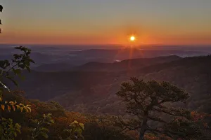 Images Dated 21st June 2021: USA, Virginia, Shenandoah National Park, Sunrise along Skyline Drive in the Fall