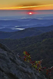 Images Dated 21st June 2021: USA, Virginia, Shenandoah National Park, Sunrise along Skyline Drive in the Fall