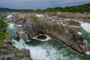 Images Dated 23rd January 2024: USA, Virginia. Waterfall on Potomac River, Great Falls National Park