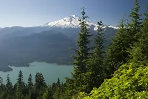 Images Dated 1st August 2007: USA, WA, Mount Baker Snoqualmie National Forest. Spectacular vistas of forest, Baker Lake