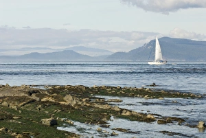 Images Dated 5th September 2007: USA; WA; San Juan Islands; Sail boat underway in President Channel, Canada beyond