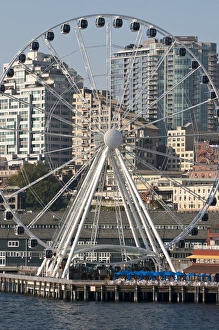 USA, WA, Seattle. Dramatic downtown waterfront with new Seattle Great Wheel on Pier 57