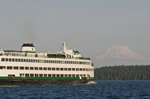 Images Dated 4th July 2012: USA, WA, Seattle. Washington State Ferries provide pedestrian and auto transportation
