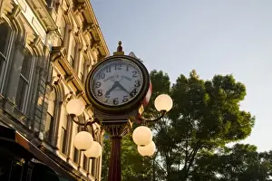 Images Dated 12th August 2007: USA, WA, Walla Walla. Falkenbergs clock is found in downtown Walla Walla