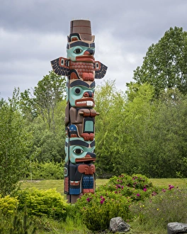 Images Dated 14th May 2015: USA, Washington, Jamestown. Totem art. (PR) Credit as: Don Paulson / Jaynes Gallery