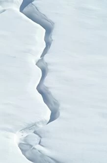 USA, Washington, Mount Saint Helens National Park. Ridge of snow blown by wind