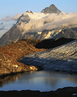 USA, Washington, North Cascades National Park, Mt. Shuksan from Mt. Baker Wilderness
