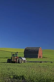 Images Dated 23rd June 2005: USA, Washington, Old Red Barn in the Spring Green Wheat Field