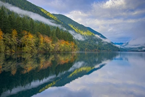 Images Dated 23rd October 2016: USA, Washington, Olympic National Park. Crescent Lake landscape