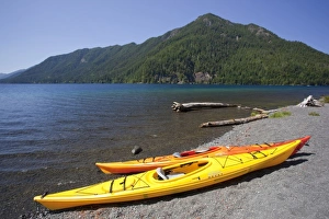 Images Dated 30th June 2009: USA, Washington, Olympic National Park, Lake Crescent, Kyaks on shore