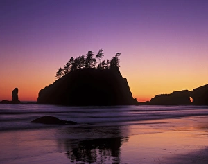 USA, Washington, Olympic NP, Second Beach Sunset