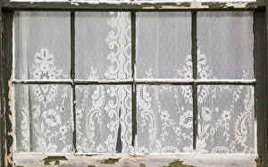 Images Dated 4th February 2016: USA, Washington, Port Townsend. Lace curtains in window