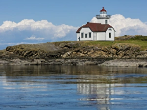 Images Dated 9th May 2016: USA, Washington, San Juan Islands. Lighthouse on Patos Island