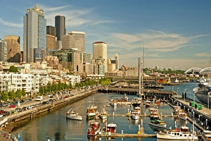 Images Dated 17th June 2011: USA, WAshington, Seattle. The Sail-in parade of the Bell Street Pier Classic Rendezvous