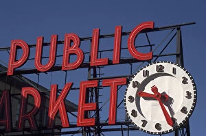 Images Dated 29th August 2003: U.S.A. Washington, Seattle Sign and clock at Pike Place Market in downtown Seattle