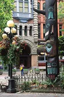 Images Dated 1st September 2005: USA, Washington, Seattle. Tlingit totem pole, antique street lamps & historic Pioneer