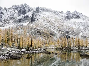 Images Dated 26th July 2019: USA, Washington State. Alpine Lakes Wilderness, Enchantment Lakes, Leprechaun Lake