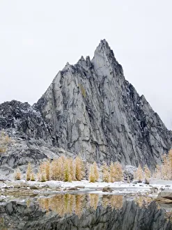 Images Dated 26th July 2019: USA, Washington State. Alpine Lakes Wilderness, Enchantment Lakes, Prusik Peak, snow