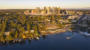 Cityscapes Collection: USA, Washington State, Bellevue. Meydenbauer Bay Park, Meydenbauer Bay