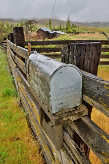 Images Dated 7th September 2024: USA, Washington State. Columbia Hills State Park with barn and fence line