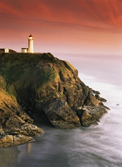 Guidance Prints: USA, Washington State, Fort Canby State Park, View of North Head Lighthouse on cliff