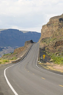 USA, Washington State, Grant County. Basalt Cliffs along highway near Lake Lenore