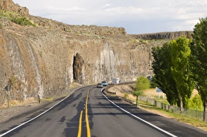 Images Dated 25th May 2008: USA, Washington State, Grant County. Basalt cliffs along highway near Soap Lake