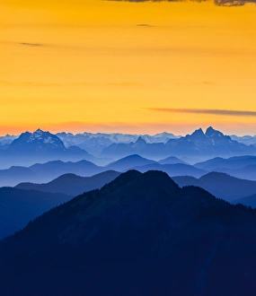USA. Washington State. Looking north from the Skyline Divide in the North Cascades near Mt