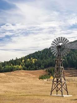 Images Dated 21st July 2022: USA, Washington State, Molson, Okanogan County. Windmill in the ghost town