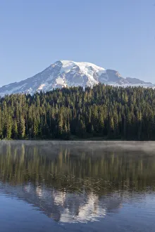Images Dated 13th November 2018: USA, Washington State. Mount Rainier National Park, Mount Rainier from Reflections Lake
