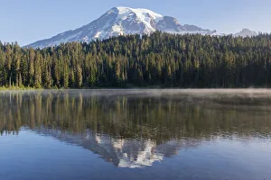 Images Dated 13th November 2018: USA, Washington State. Mount Rainier National Park, Mount Rainier from Reflections Lake