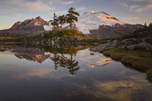 Images Dated 2nd December 2018: USA, Washington State. Mt Baker reflects in Park Butte Lake