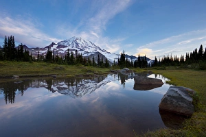 Images Dated 20th September 2011: USA, Washington State, Mt. Rainier National Park