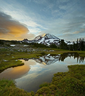 Images Dated 21st September 2011: USA, Washington State, Mt. Rainier National Park