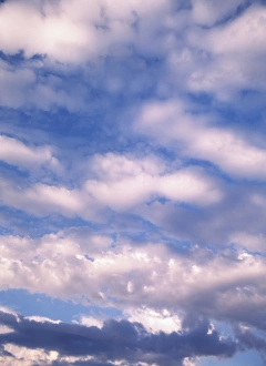 USA, Washington State, Olympic National Park, Cirtus clouds atop Hurricane
