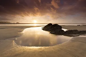 Images Dated 20th November 2018: USA, Washington State, Olympic National Park. Sunrise on coast beach and rocks. Credit as
