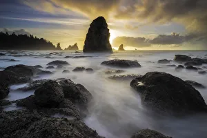 Images Dated 20th November 2018: USA, Washington State, Olympic National Park. Sunrise on coast beach and rocks. Credit as
