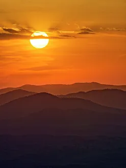 New Images March 2024 Prints: USA, Washington State, Palouse Region. Sunrise from Steptoe Butte with hills and sunrays
