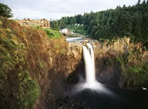 USA, Washington State, Salish Lodge and English Daisies overlook the 270 foot faller
