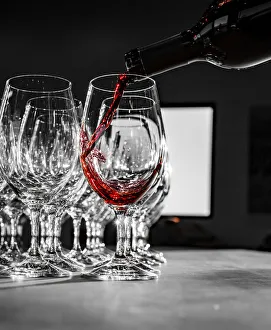 Images Dated 12th June 2020: USA, Washington State, Walla Walla. Vintage Merlot Pour at Celebrate Walla Walla
