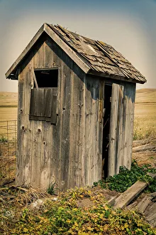 Images Dated 24th March 2022: USA, Washington State, Whitman County, Palouse. Bauer Road. Outhouse