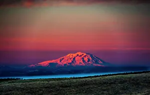 Yakima Valley Prints: USA, Washington State, Zillah. Dawn light on Mt