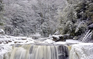 USA, West Virginia, Blackwater Falls State Park. Waterfall in winter landscape. Credit as