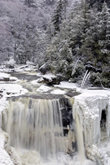 Images Dated 23rd January 2015: USA, West Virginia, Blackwater Falls State Park. Waterfall in winter landscape. Credit as